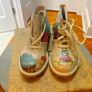 DOGO women’s walking boots.🧁Size 36